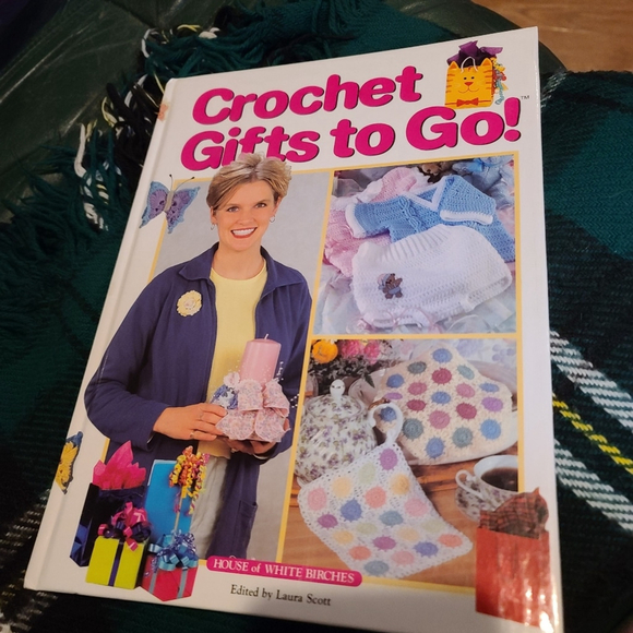 Crochet Gifts to Go Laura Scott Craft Book - Picture 4 of 6